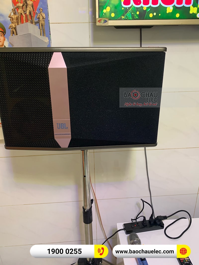 Dàn karaoke gia đình cô Huyền