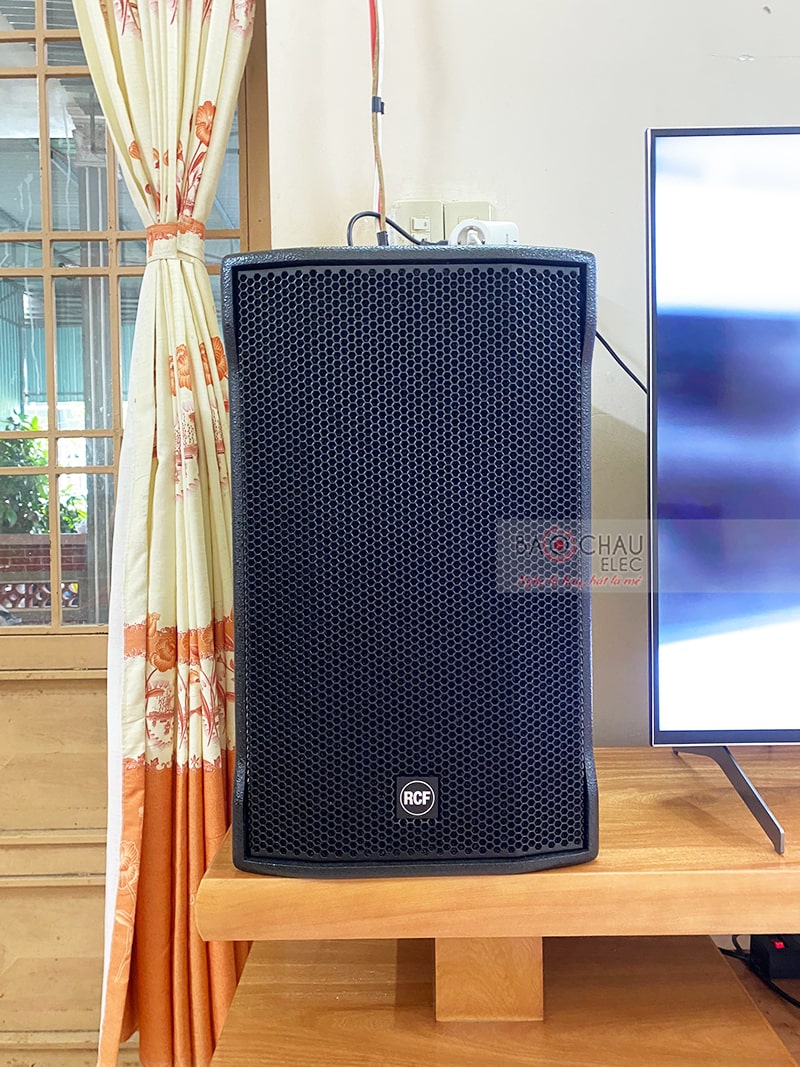 Dàn karaoke gia đình anh Cương 
