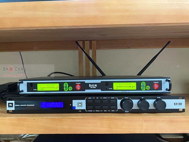 Dàn karaoke gia đình anh Cương