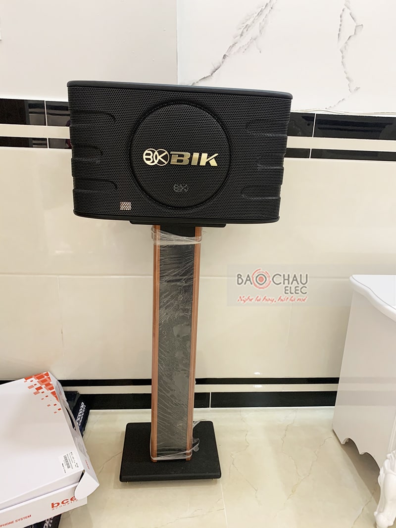 Dàn karaoke gia đình anh Hùng 