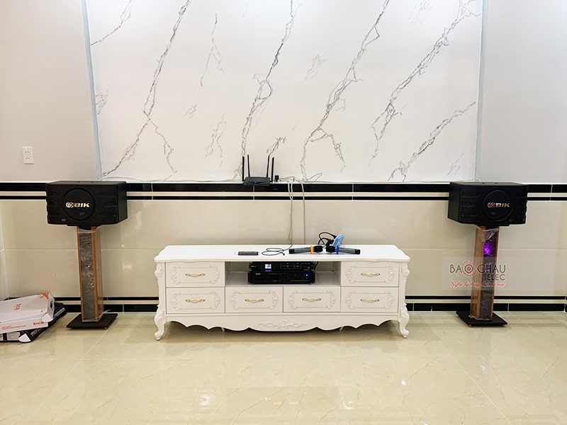 Dàn karaoke gia đình anh Hùng 