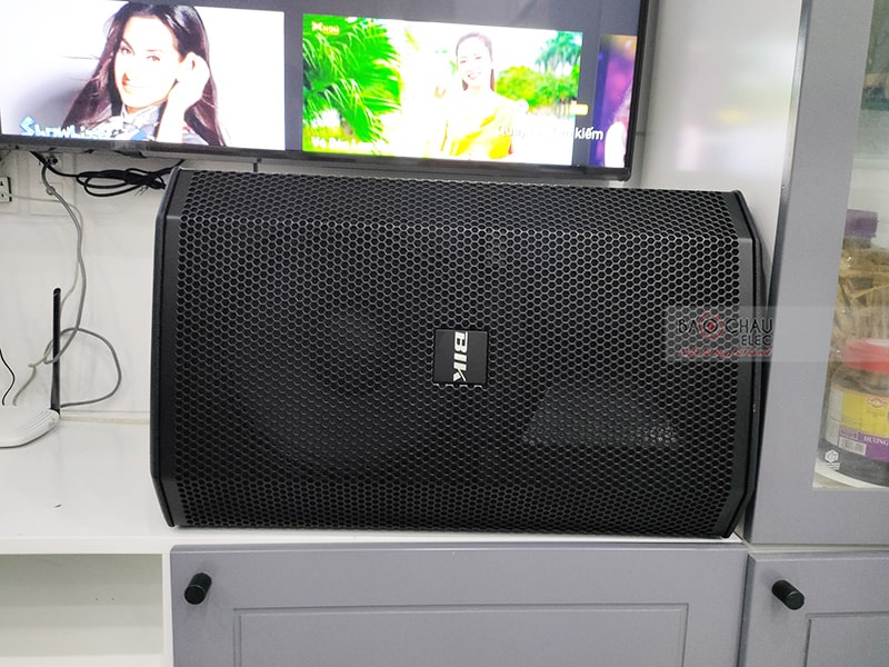 Dàn karaoke gia đình anh Lâm