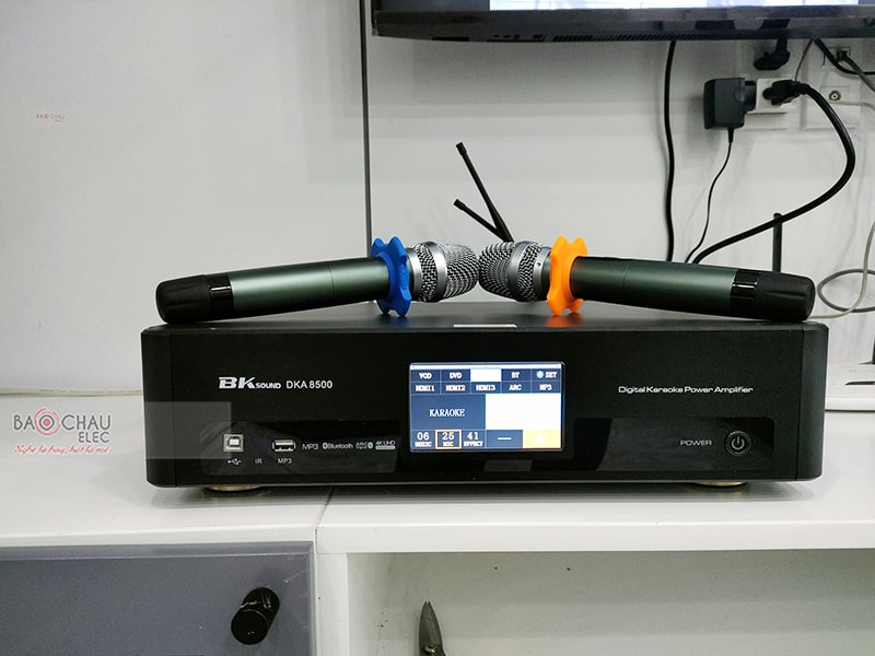 Dàn karaoke gia đình anh Lâm