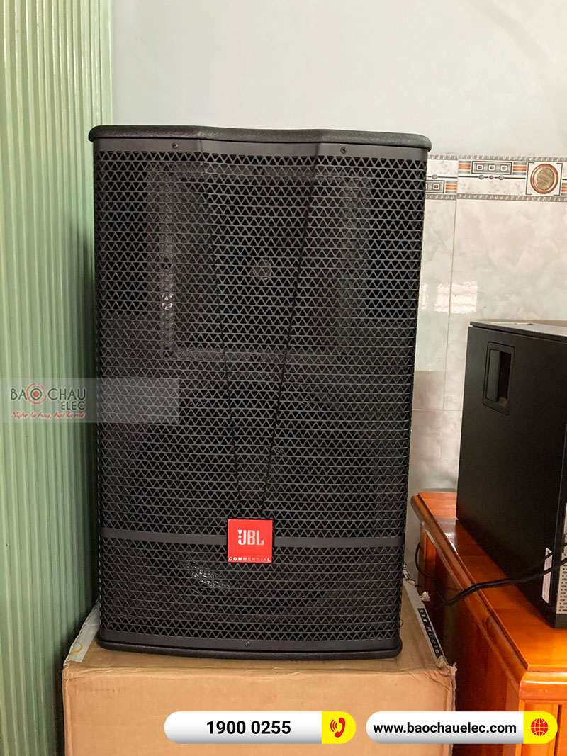 Dàn karaoke gia đình anh Luật