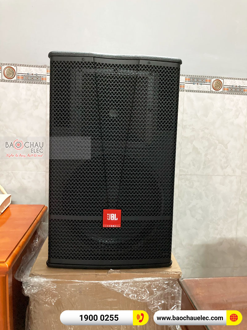 Dàn karaoke gia đình anh Luật