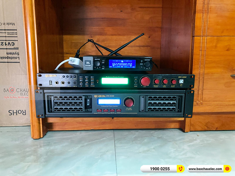 Dàn karaoke gia đình anh Luật