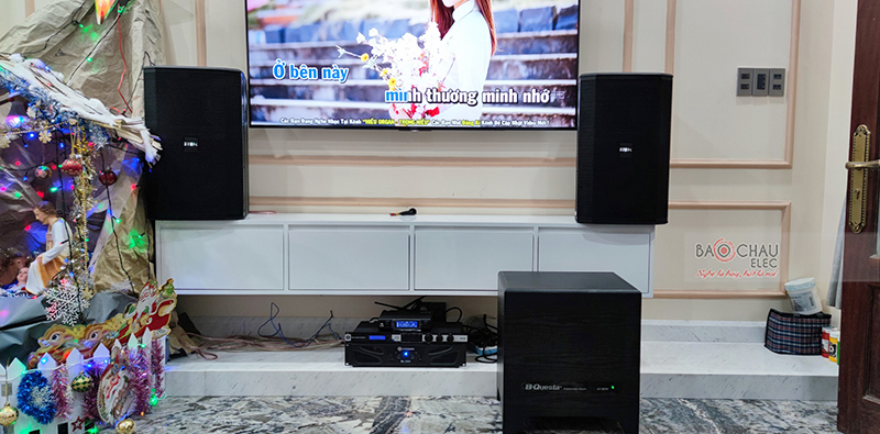 Dàn karaoke gia đình anh Nghị