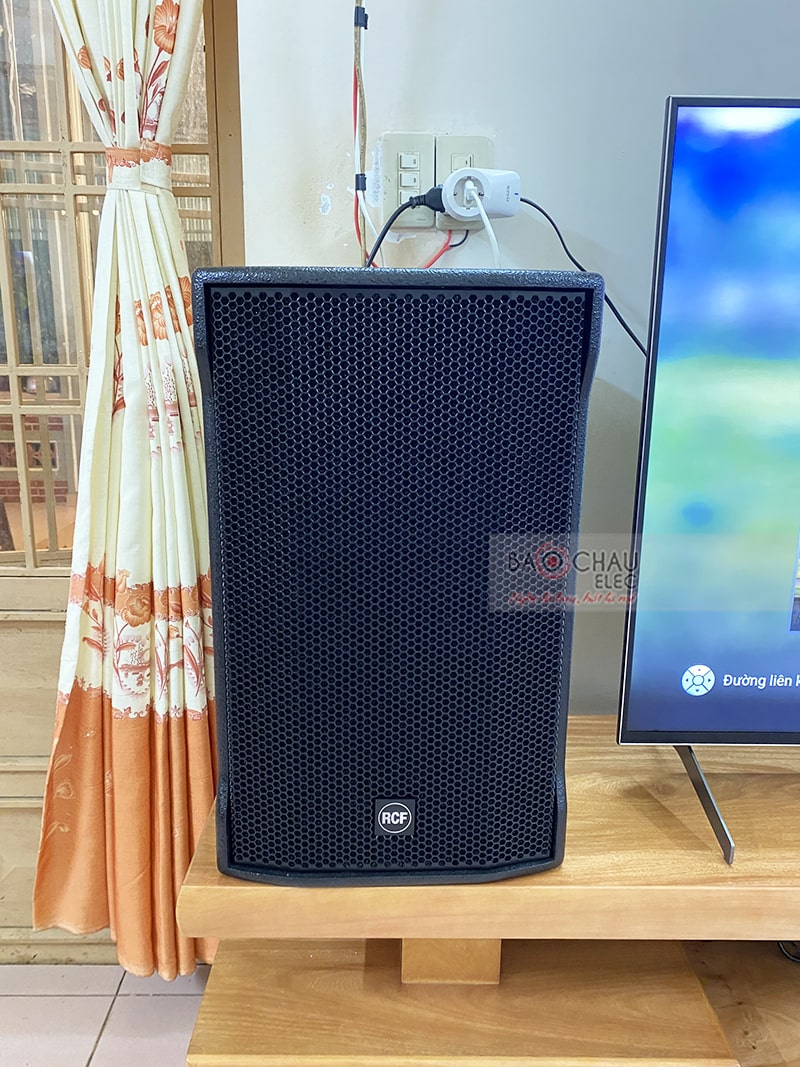 Dàn karaoke gia đình anh Nguyên