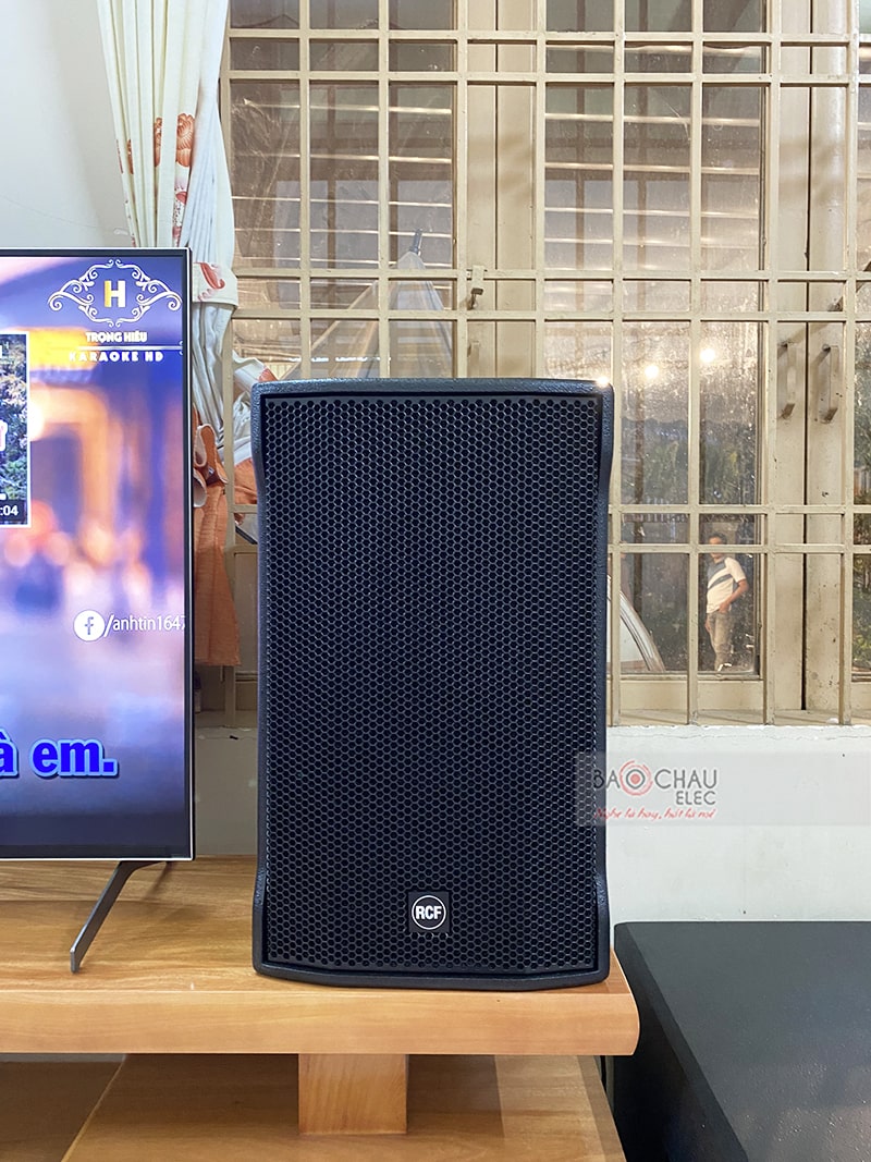 Dàn karaoke gia đình anh Nguyên