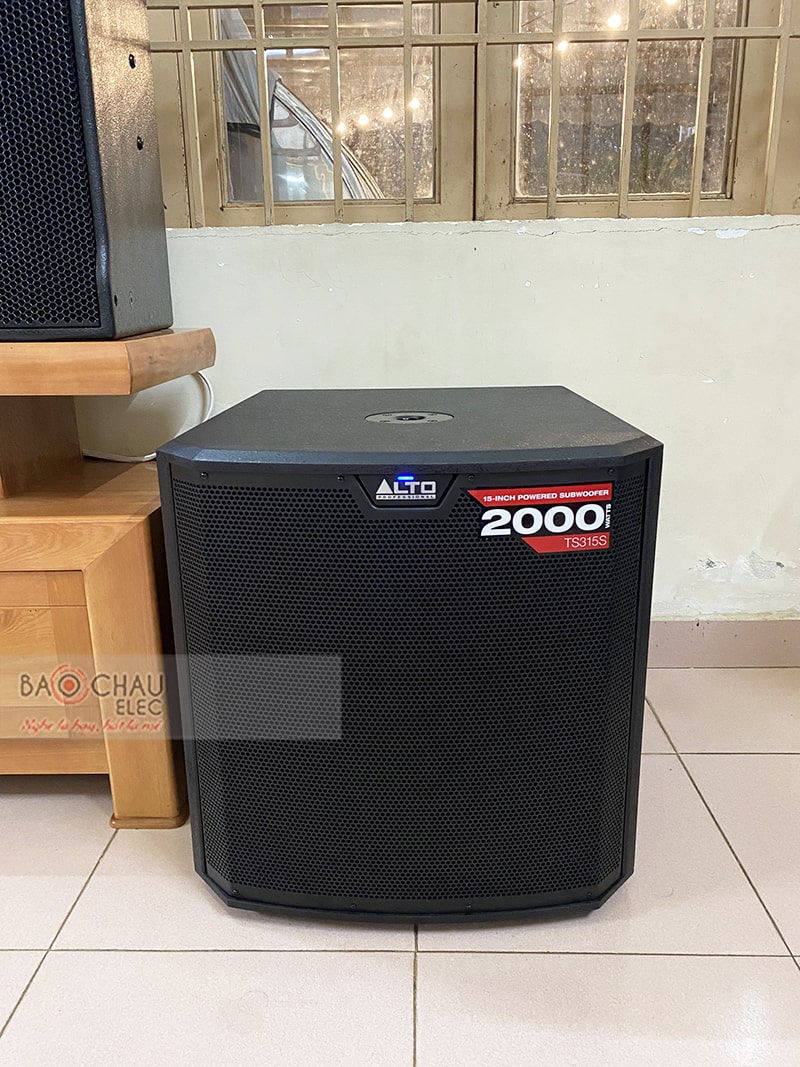 Dàn karaoke gia đình anh Nguyên