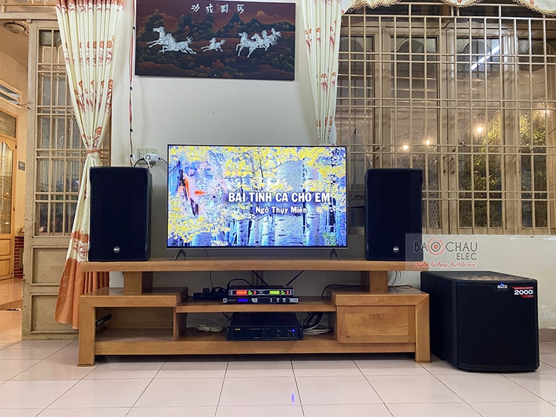 Dàn karaoke gia đình anh Nguyên