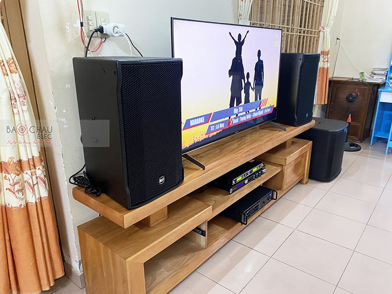 Dàn karaoke gia đình anh Nguyên