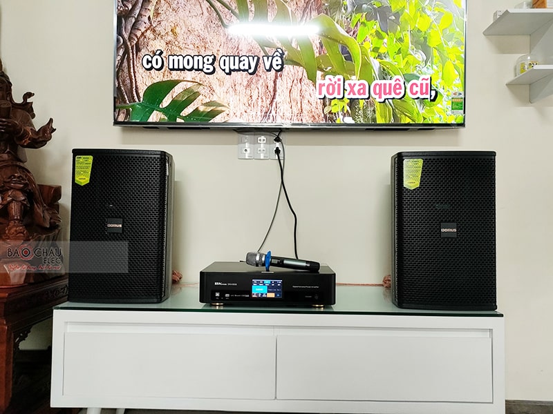 Dàn karaoke gia đình anh Phú
