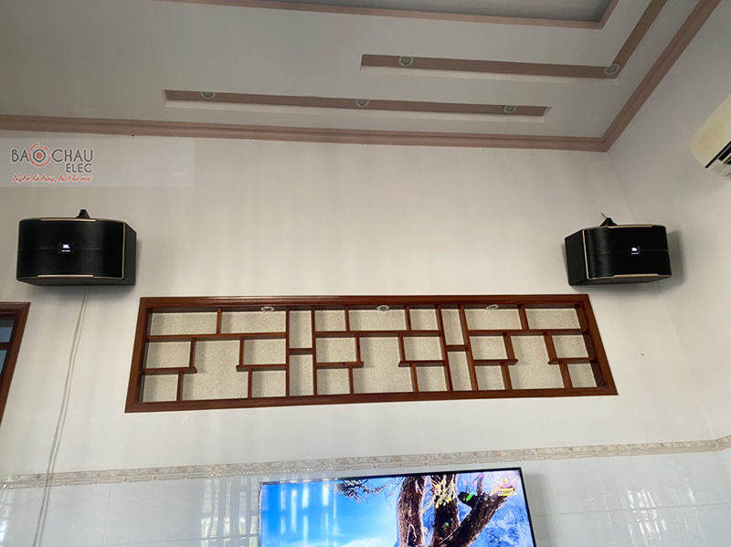 Dàn karaoke gia đình anh Quý