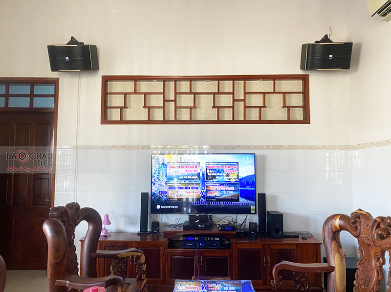 Dàn karaoke gia đình anh Quý