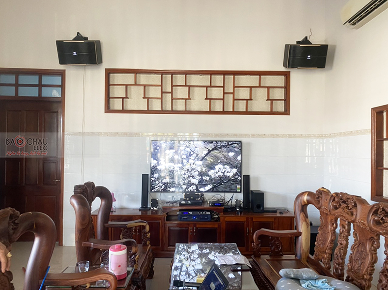 Dàn karaoke gia đình anh Quý