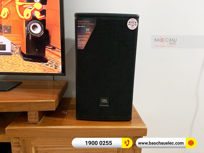 Dàn karaoke gia đình anh Thịnh
