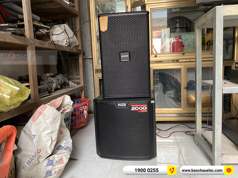 Dàn karaoke gia đình anh Tú
