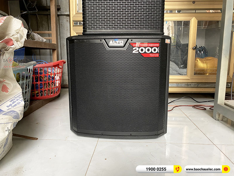 Dàn karaoke gia đình anh Tú