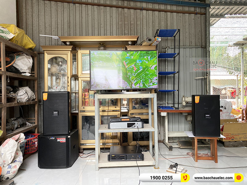 Dàn karaoke gia đình anh Tú