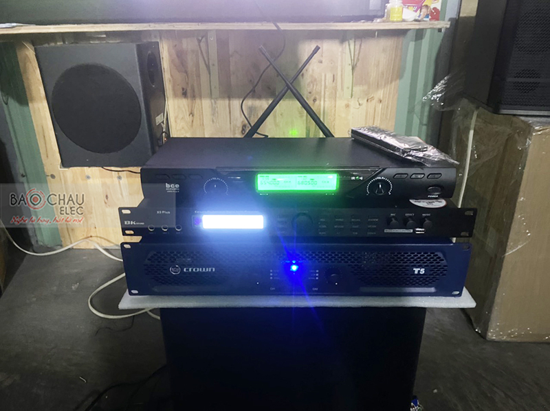 Dàn karaoke gia đình anh Tuấn