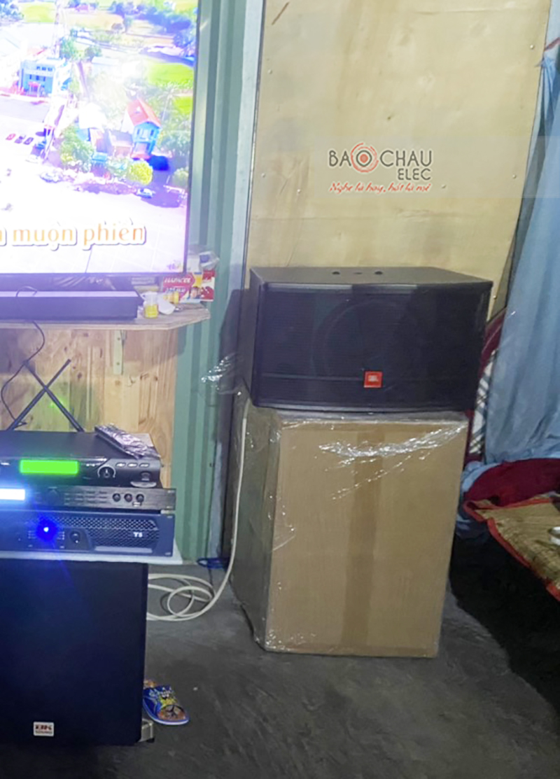 Dàn karaoke gia đình anh Tuấn