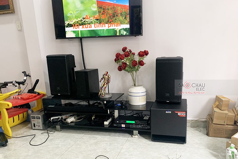 Dàn karaoke gia đình chị Ngân