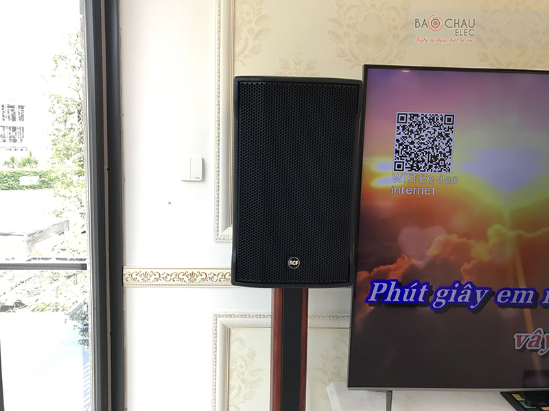 Dàn karaoke gia đình chị Quyên