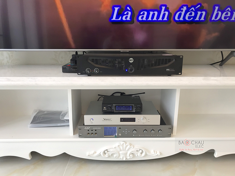 Dàn karaoke gia đình chị Quyên h3