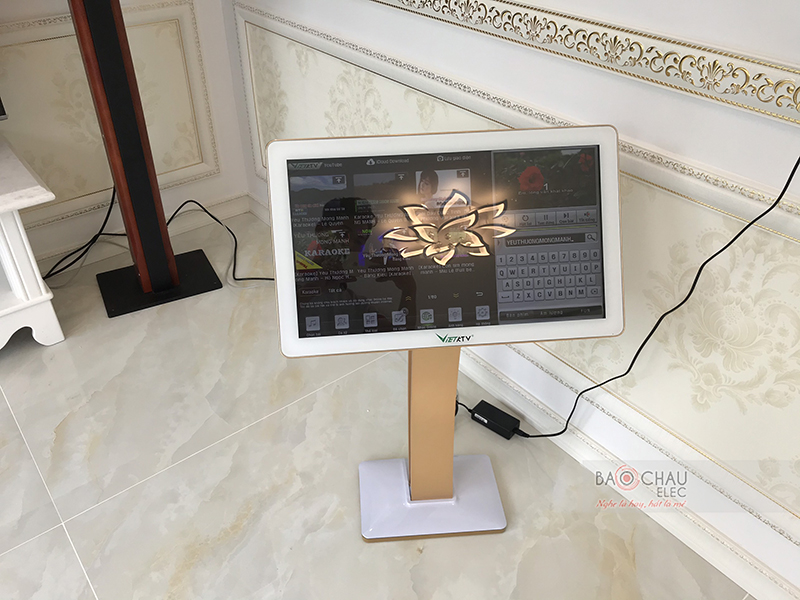 Dàn karaoke gia đình chị Quyên