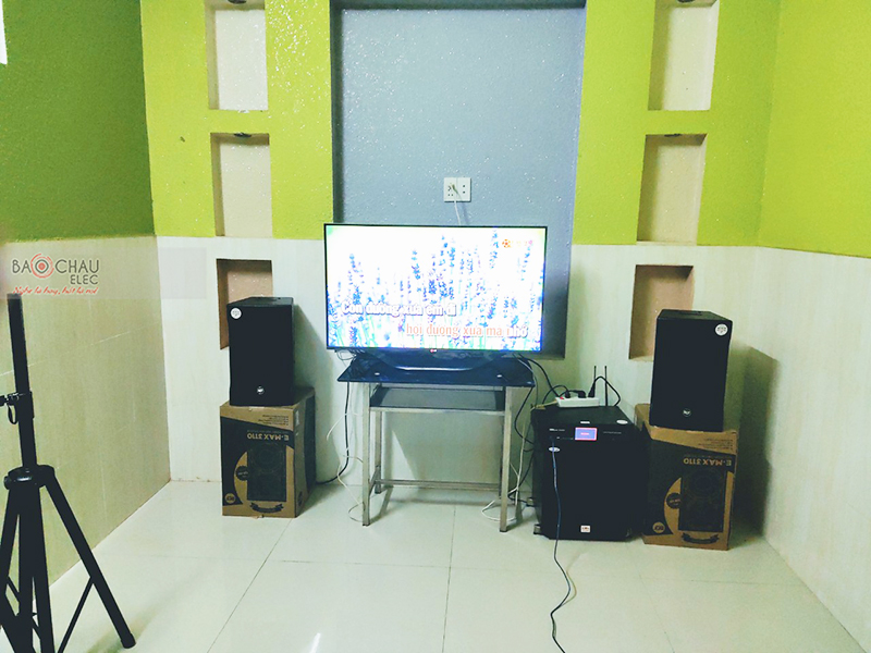Dàn karaoke gia đình cô Hiền h4