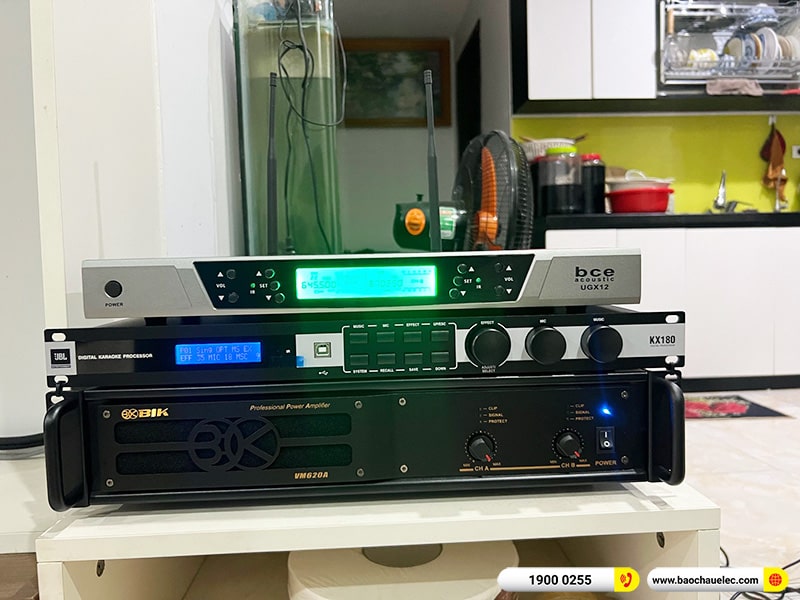Dàn karaoke gia đình anh Trọng