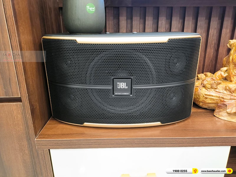 Dàn karaoke gia đình anh Hoàng