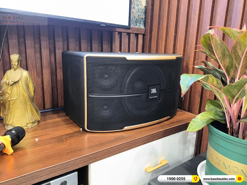 Dàn karaoke gia đình anh Hoàng