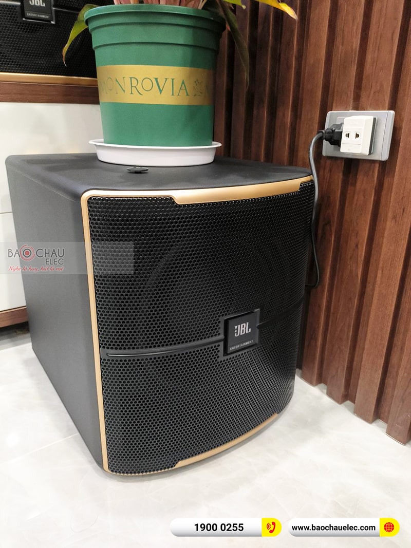 Dàn karaoke gia đình anh Hoàng
