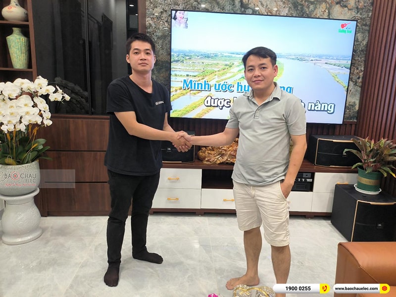 Dàn karaoke gia đình anh Hoàng