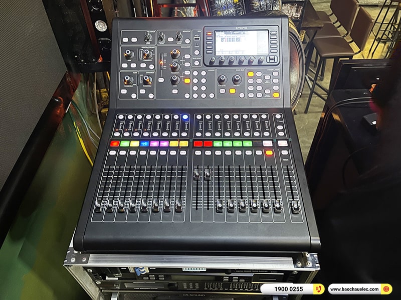 B&agrave;n giao B&agrave;n mixer Midas M32R Live gần 59tr cho qu&aacute;n Center Pub & Cafe tại Quảng Ninh