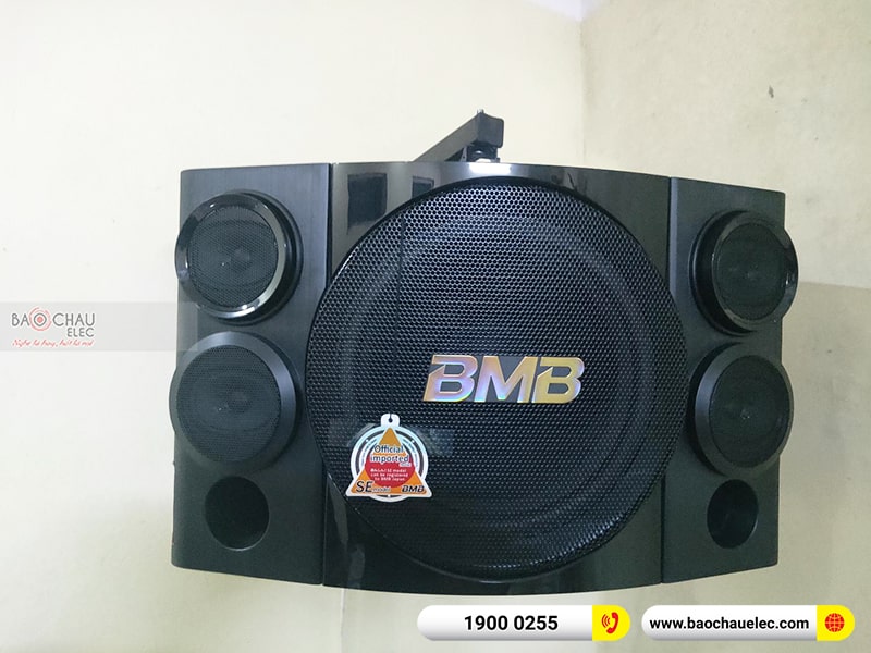 Dàn karaoke gia đình anh Chiến