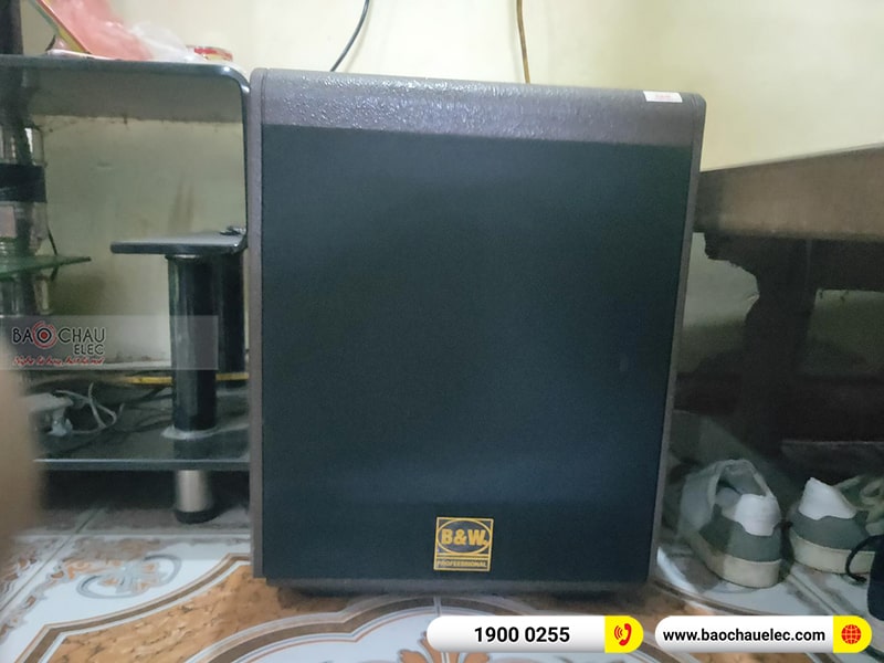 Dàn karaoke gia đình anh Chiến