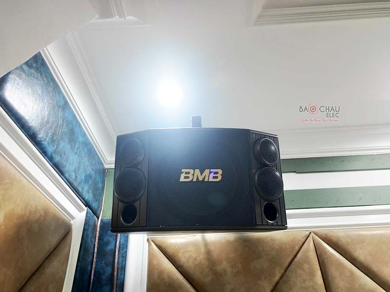 Dàn karaoke gia đình anh Đạt