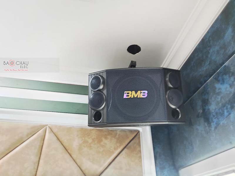 Dàn karaoke gia đình anh Đạt