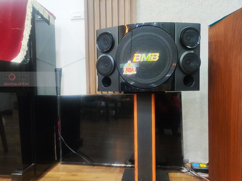 Dàn karaoke gia đình anh Hưng