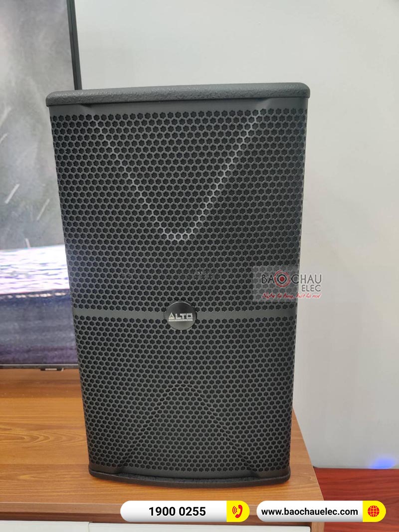 Dàn karaoke gia đình anh Kim