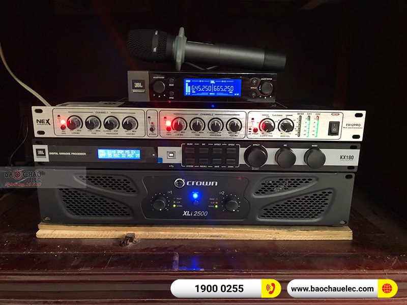 Dàn karaoke gia đình anh Lan