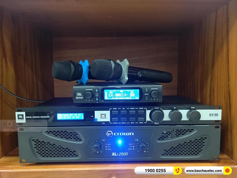 Dàn karaoke gia đình anh Nam