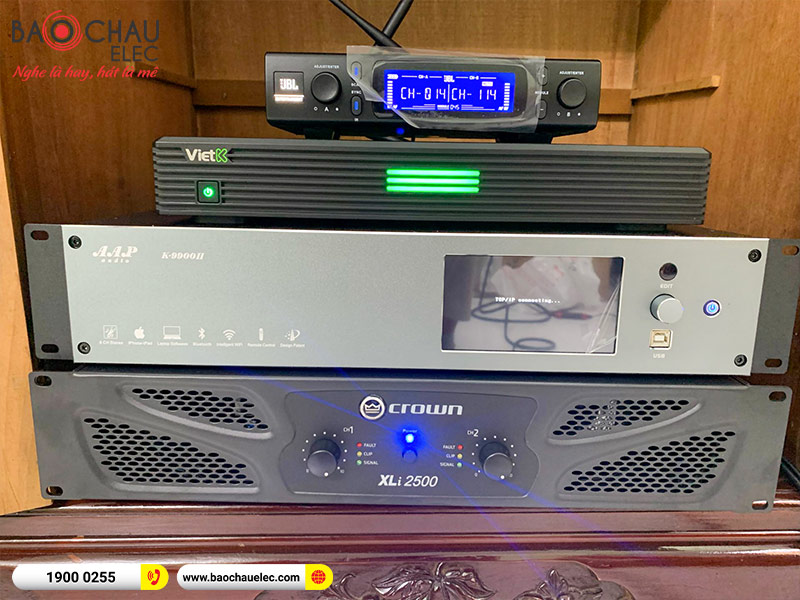 Dàn karaoke gia đình anh Nam