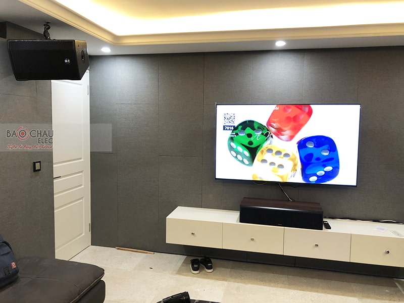 Dàn karaoke, xem phim gia đình anh Quân
