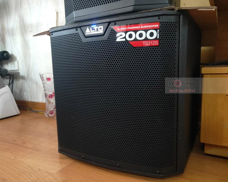 Dàn karaoke gia đình anh Thành