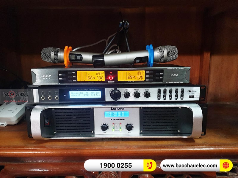Dàn karaoke gia đình anh Toàn