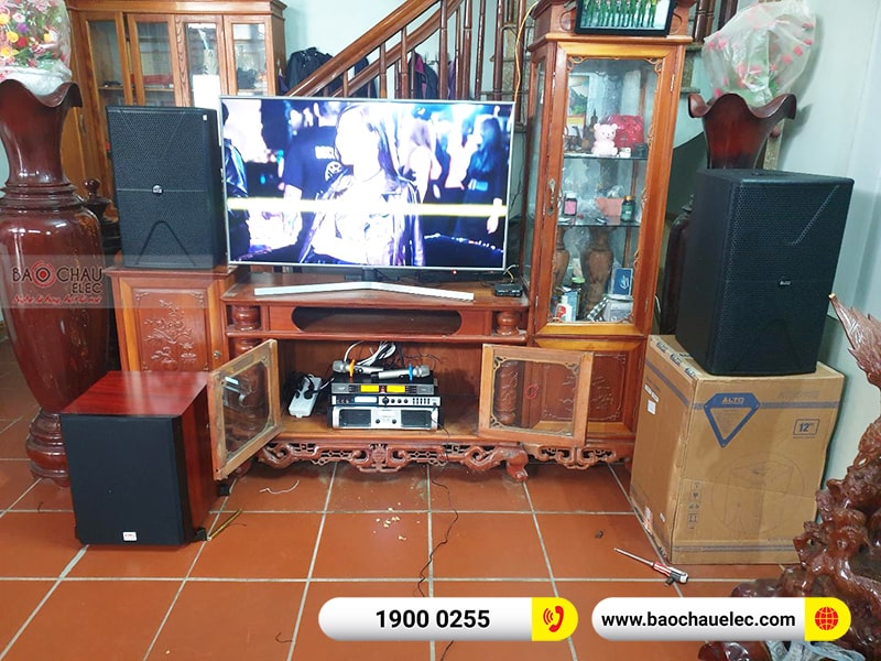 Dàn karaoke gia đình anh Toàn